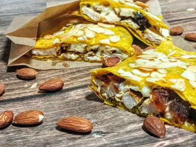 Марокканская кесадилья с миндалем и абрикосами — простой уютный рецепт с неожиданной кондитерской ноткой