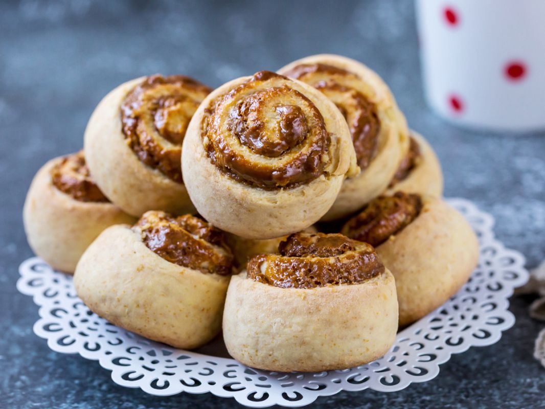 Ароматное печенье с орехами и сгущёнкой: быстро, вкусно и нарядно