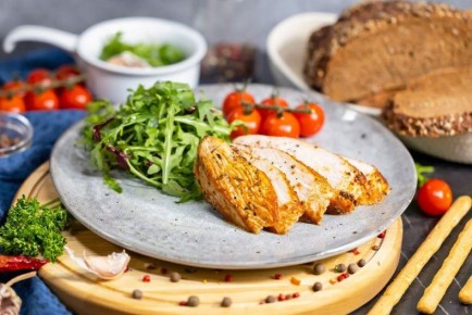 Нежный стейк из индейки с овощами: вкусный и полезный ужин