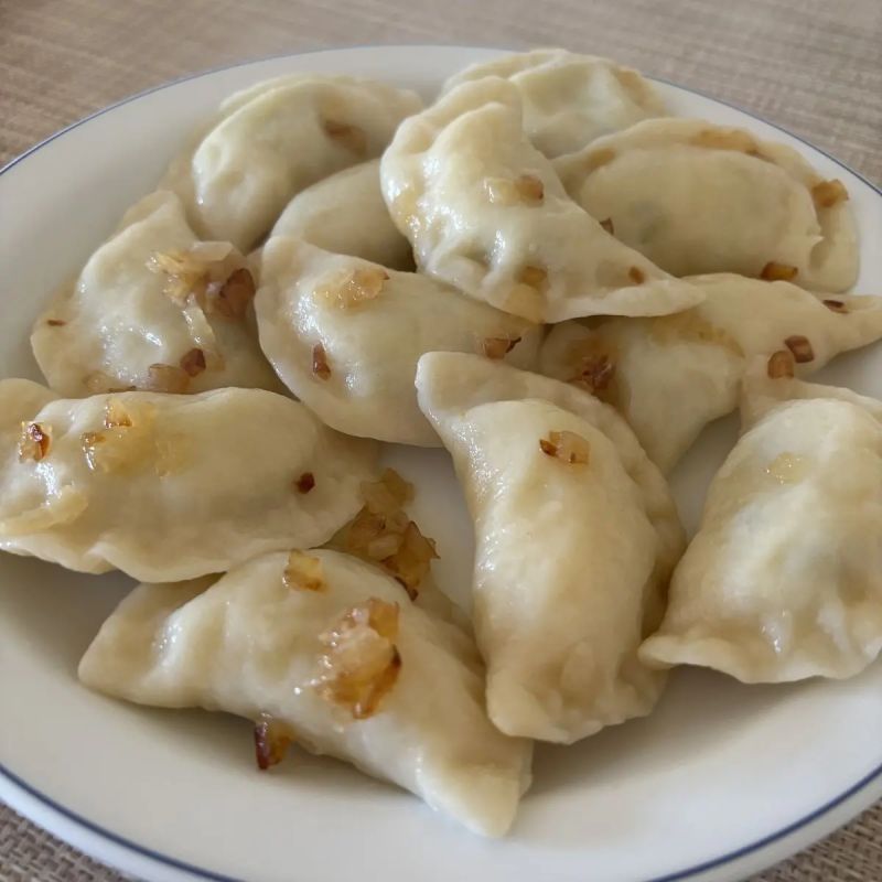 Тепло бабушки: Вареники с салом, которые окунут в детство