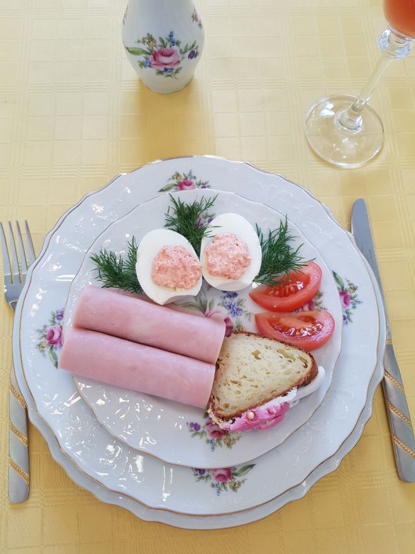 Вкусные рулетики из ветчины: секреты приготовления легкой закуски