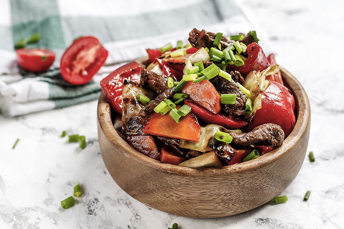 Овощное соте по-ханойски: яркое блюдо с говядиной и устричным соусом