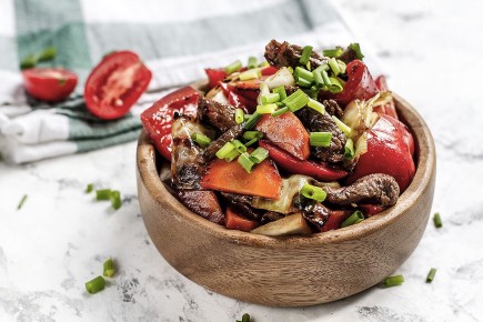 Овощное соте по-ханойски: яркое блюдо с говядиной и устричным соусом