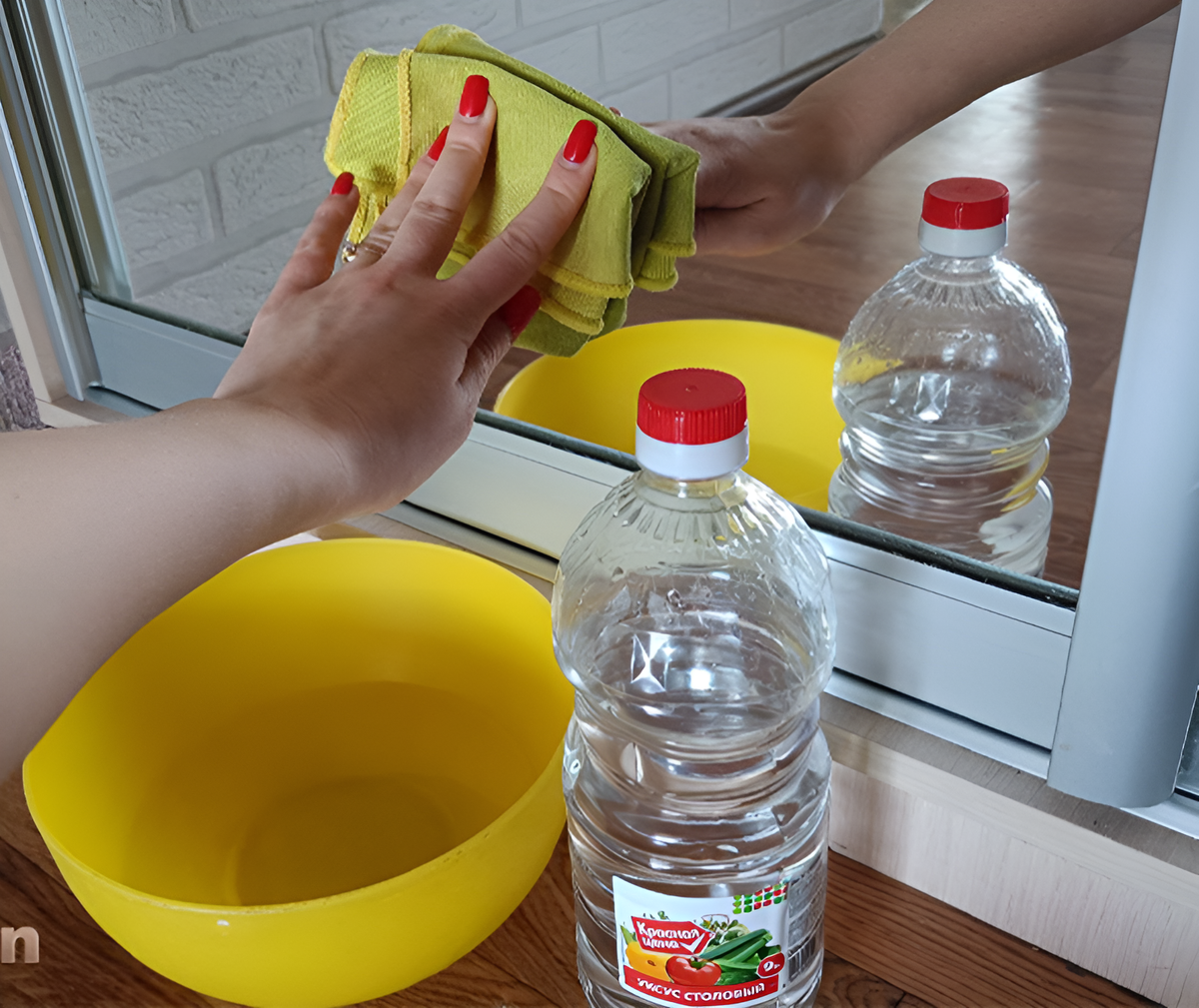 Чистим зеркала без разводов: простые и эффективные решения