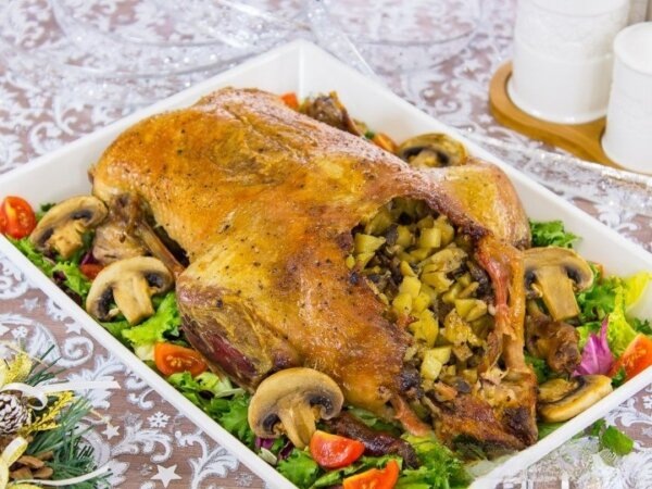 Фаршированная курица с вешенками и картофелем: вкусный праздник на вашем столе