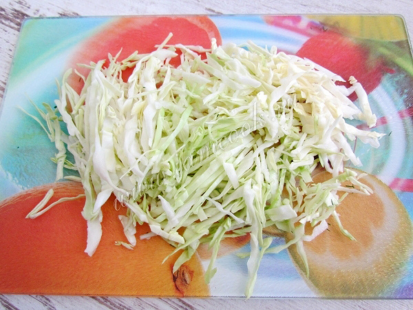 Легкий салат из молодой капусты: простота, которая радует