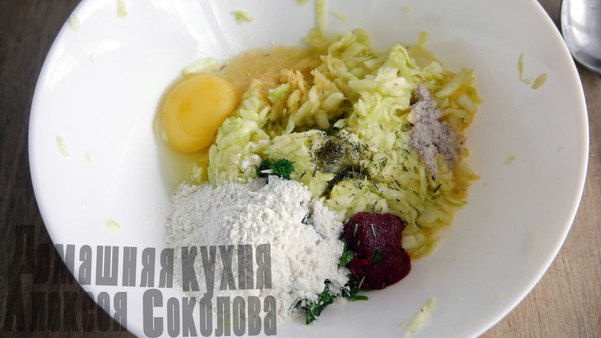 Как сделать вкусные оладьи из кабачков: простой рецепт