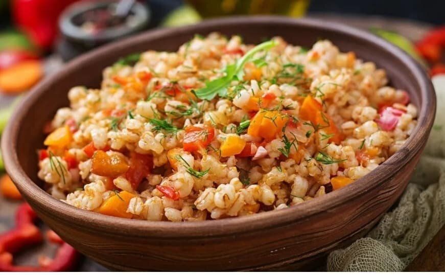 Полба с овощами и хумус