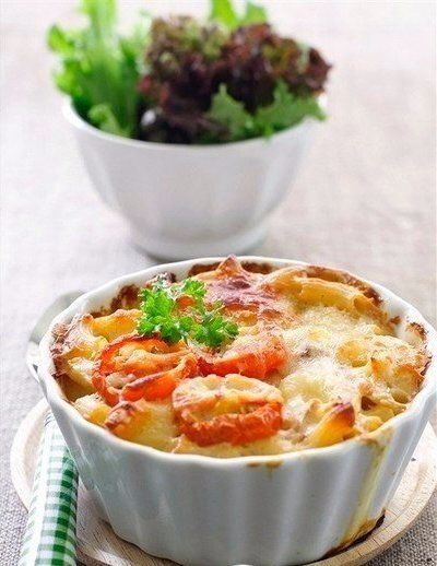 Невероятные запеченные макароны с помидорами и сыром