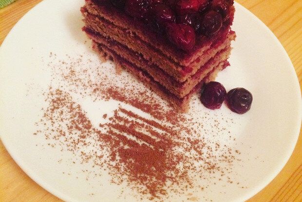 Нежный бисквит с какао: как удивить гостей