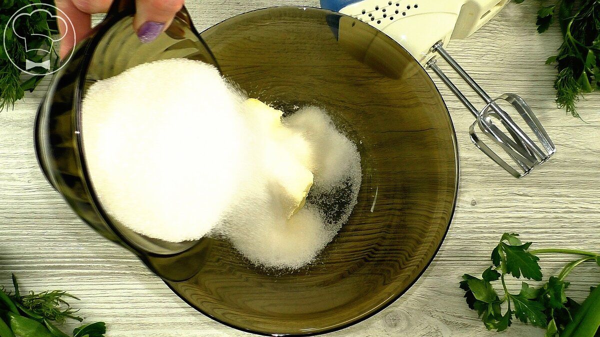 Нежный кекс к чаю: Пасхальный рецепт с изюмом и глазурью