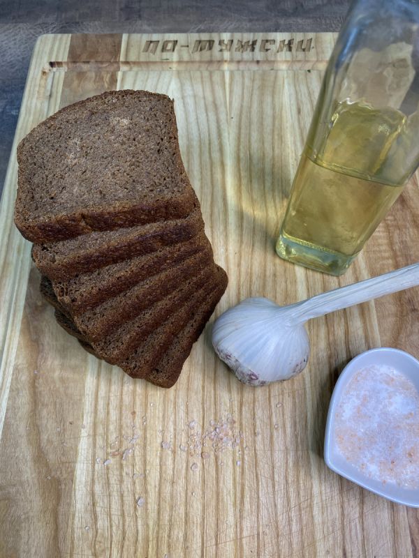 Чесночные гренки на сковороде: быстро и вкусно