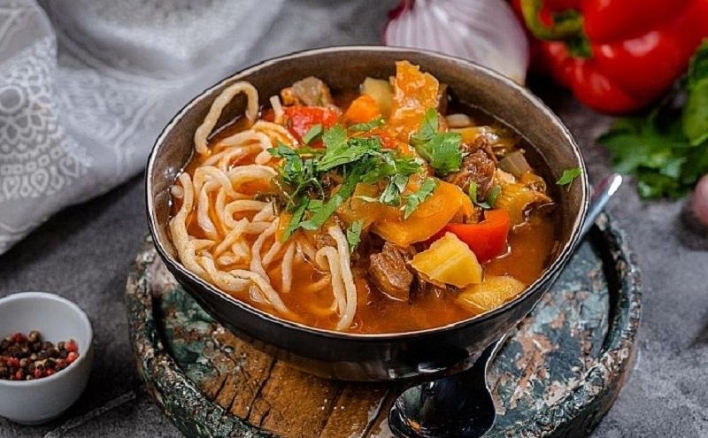 Уйгурский лагман на костре: откройте для себя секреты кулинарного искусства