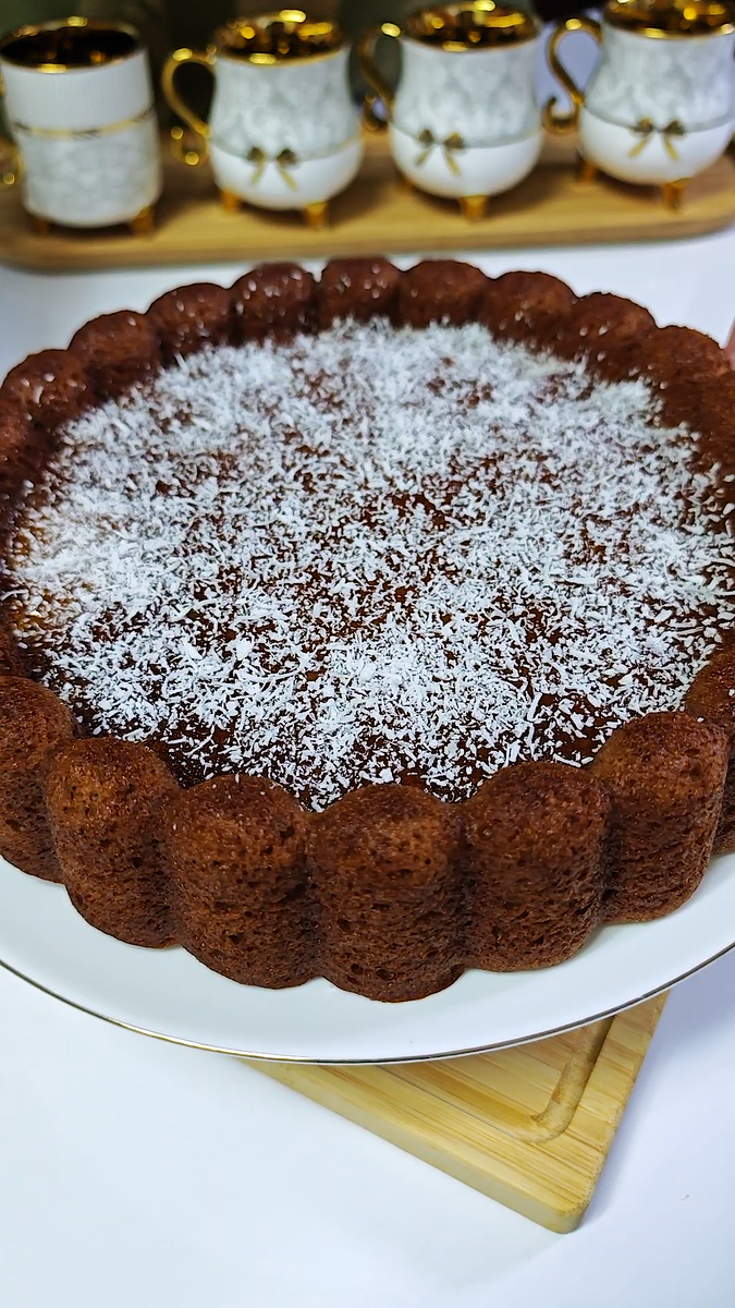 Нежный пирог на варенье с кокосом: быстро и вкусно