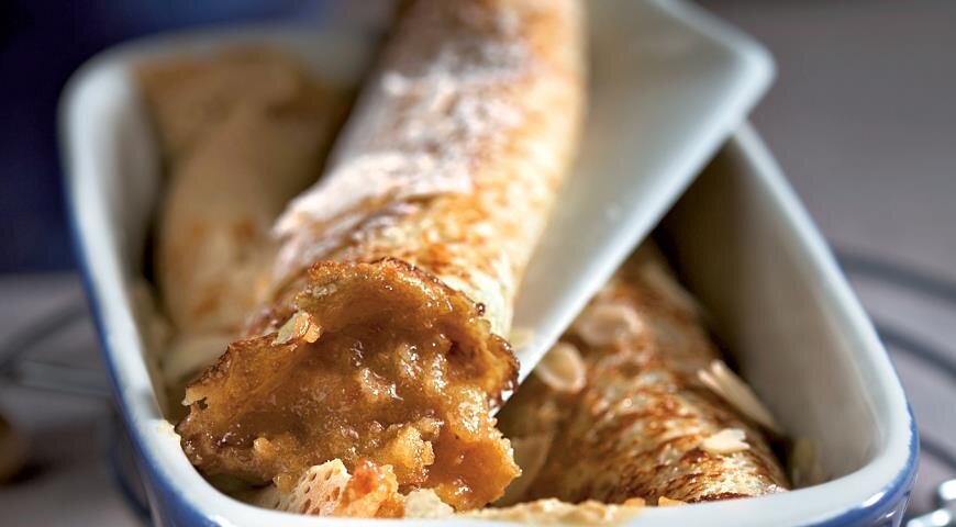 Идеальные блины на кефире и молоке с миндальным кремом