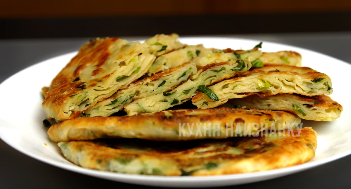 Вкусные слоёные блинчики с зелёным луком: как попробовать китайскую уличную еду дома