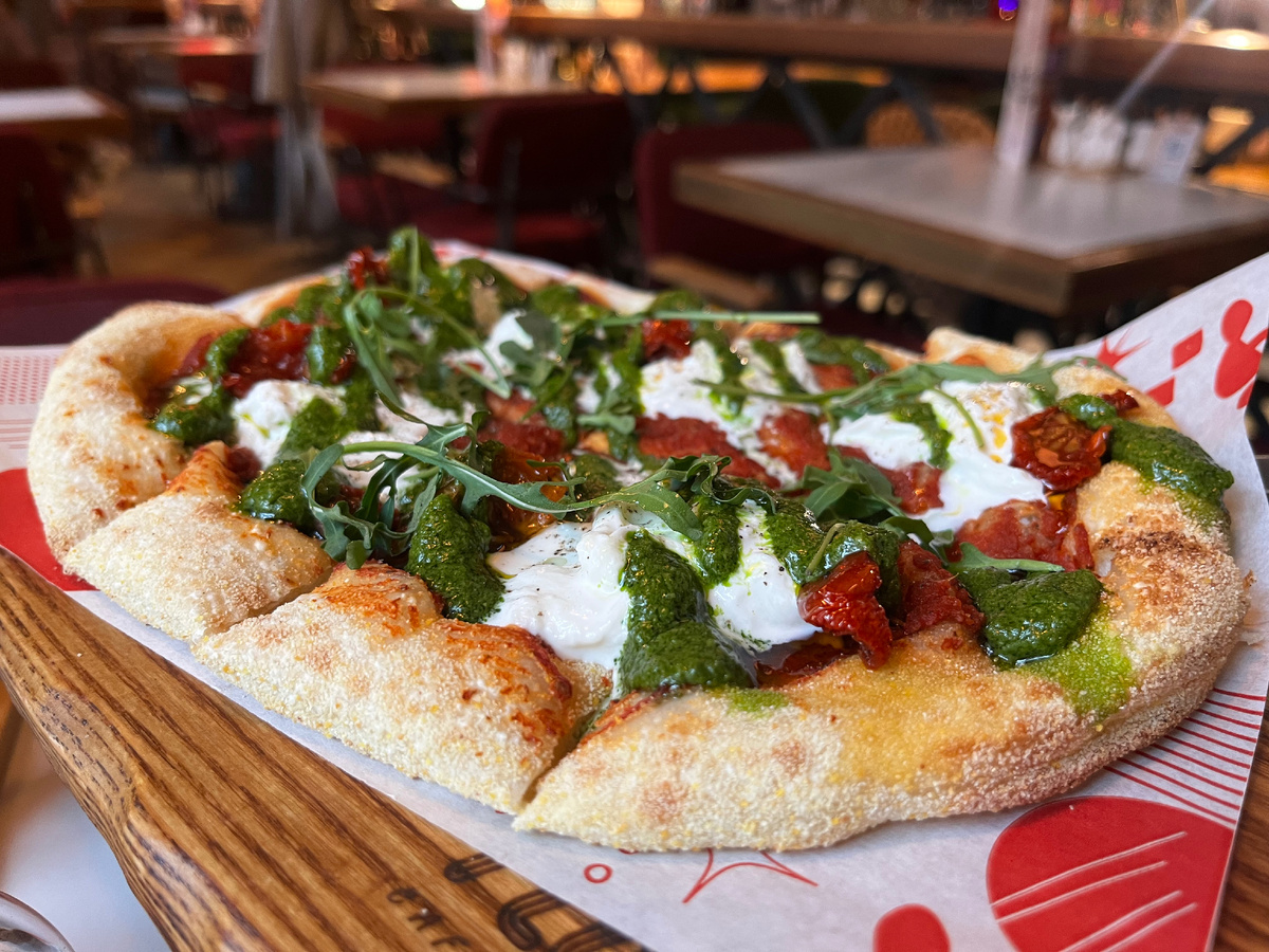 Почему походы в рестораны могут обогатить ваш кулинарный опыт