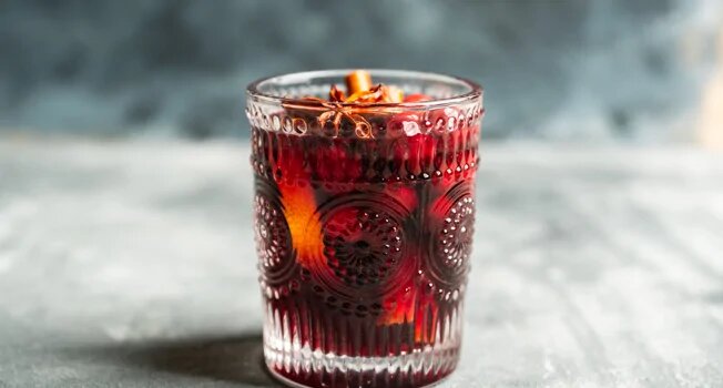 Сбитень: исчезнувший напиток из русской истории, который стоит вернуть