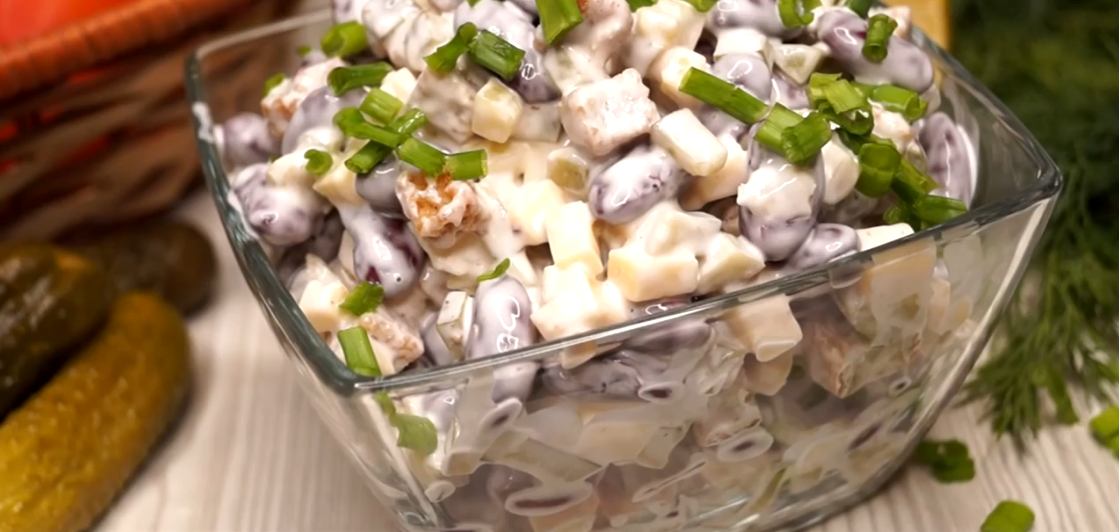 Салат "Палочка Выручалочка": быстрое и легкое угощение