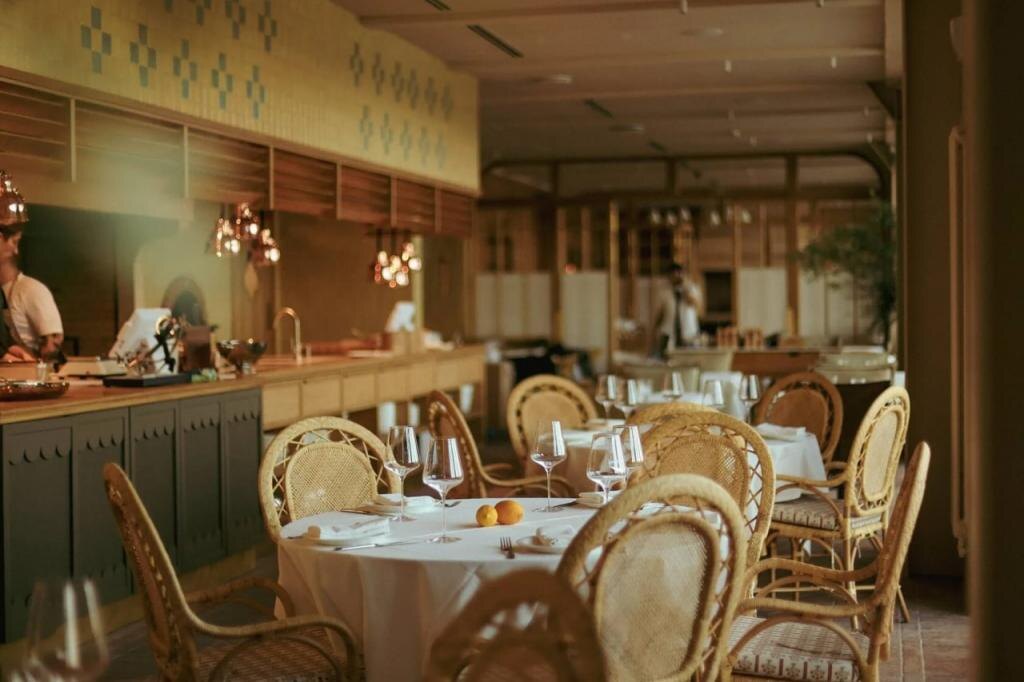 Новый гастрономический опыт: ресторан «Лодочная станция» на Петровской косе