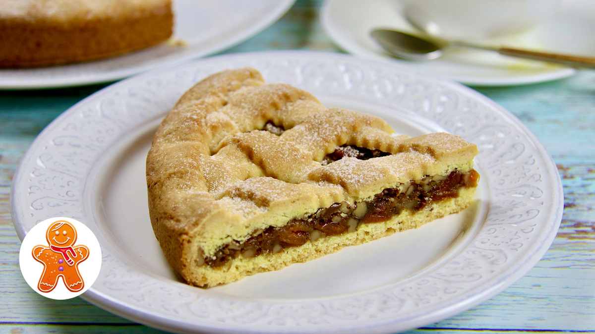 Изысканный итальянский пирог с фруктово-ореховой начинкой