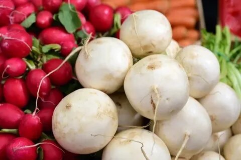 Весенние салаты: свежесть и простота на вашем столе