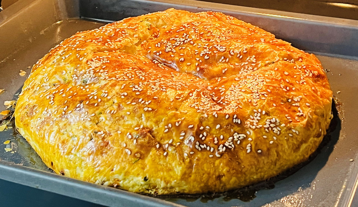 Как создать идеальный чудо-пирог на кефире: простой рецепт для всей семьи