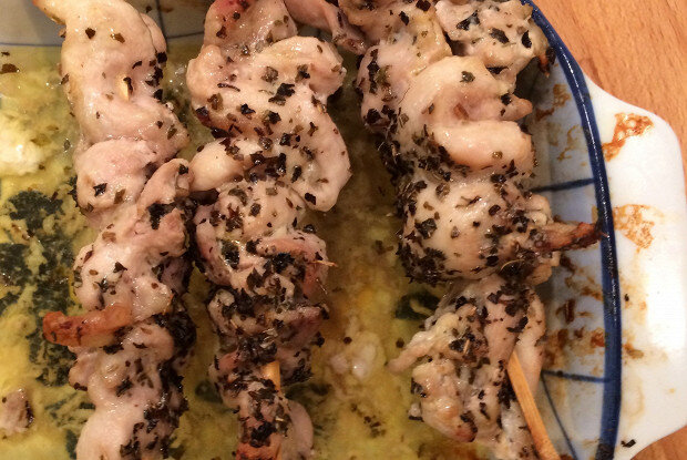 Вкус Греции: Курица сувлаки и свежий салат из репы