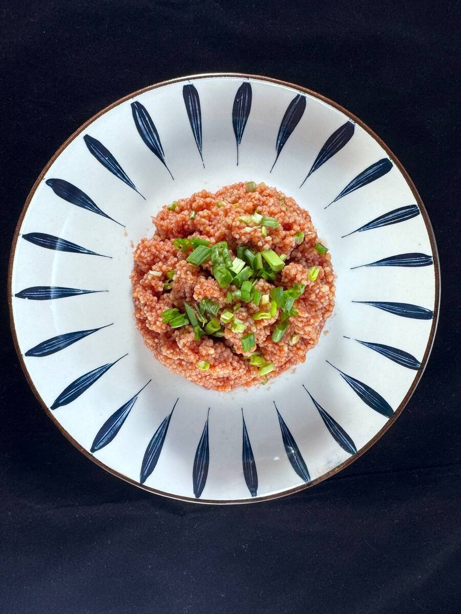 Нежный кускус в томатном соку с зеленью для постного стола