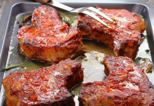 Как приготовить идеальные запечённые свиные стейки