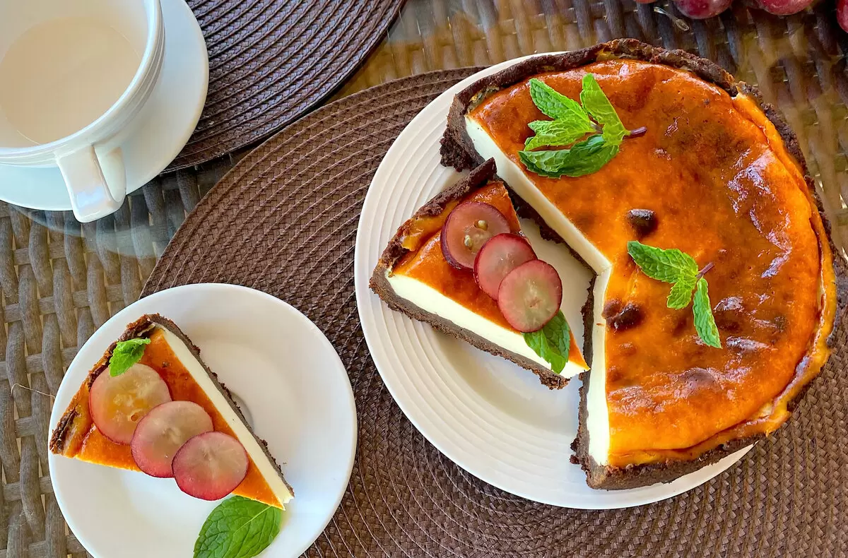 Неподражаемый чизкейк с шоколадной основой: просто, вкусно, удивительно