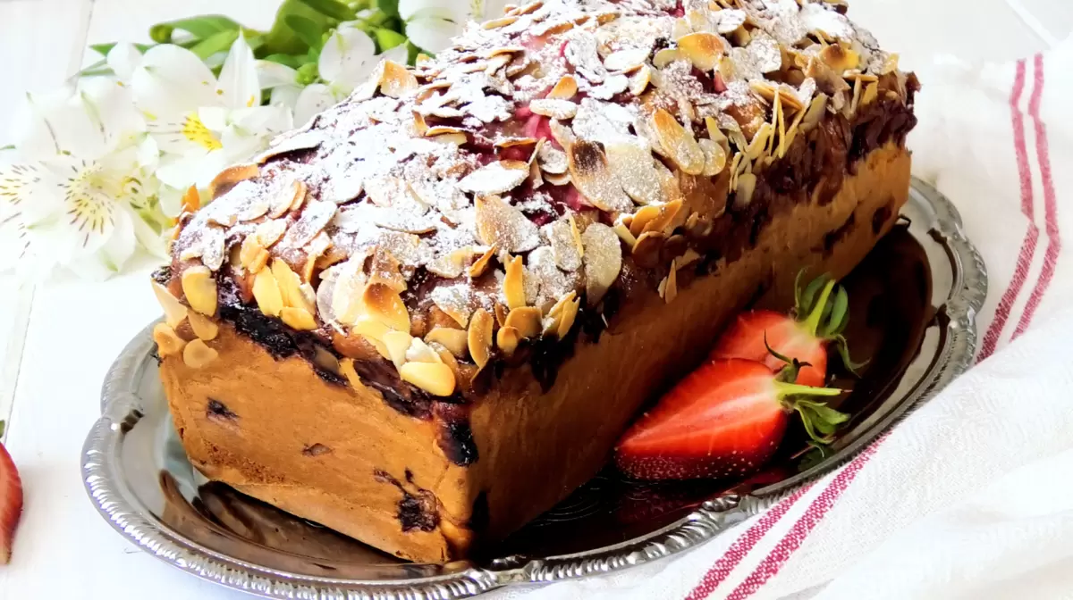 Нежный кекс с ягодами: просто, быстро, вкусно!