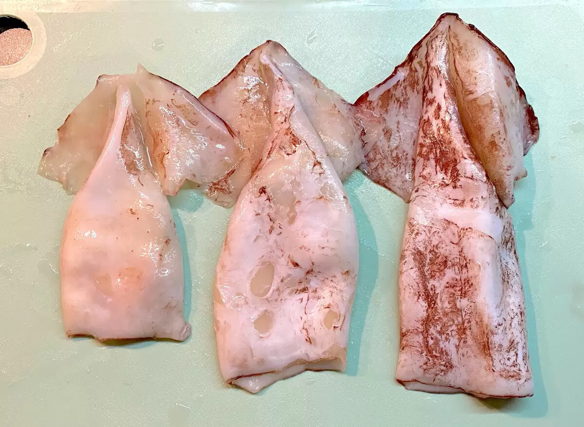 Салат с кальмарами и пикантной морковью