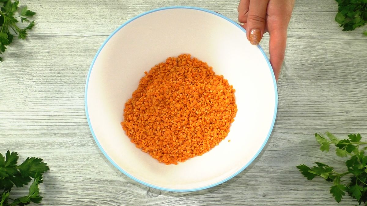 Нежное пюре из красной чечевицы с овощами: простой и полезный рецепт