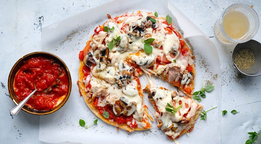 Ленивая пицца на батоне: быстро и вкусно на сковороде