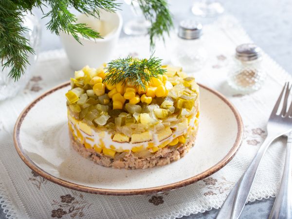 Кукурузные искушения: яркие салаты на Новый год, которые порадуют ваш стол